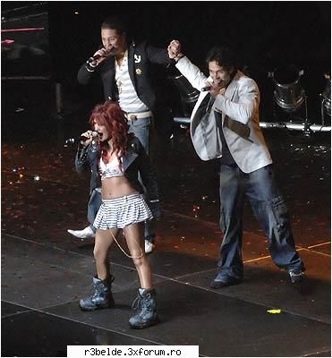 poze din concert... - ) puneti poze cu ei din timpul concertului - rbd